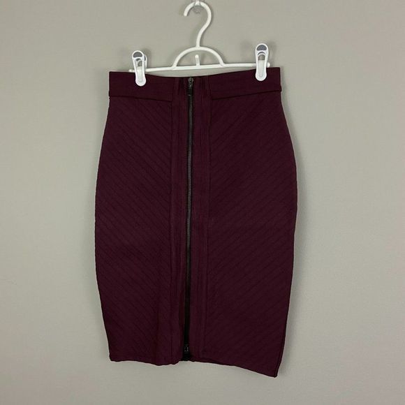 NWT YA YA & CO. Red Zip Up Pencil Skirt - Picture 2 of 7